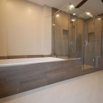 Beautiful Modern Soaker Bathtub and Shower